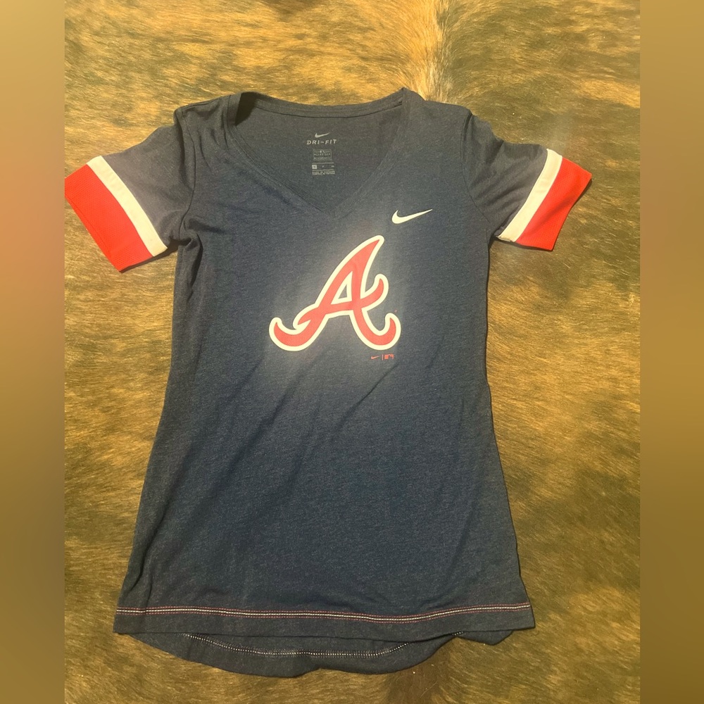 Women’s ATL Braves Nike shirt